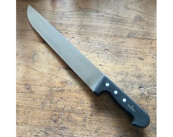 Couteau Boucher 30 cm à dents - inox - Manche en Plastique Noir